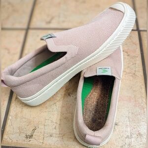 Cariuma IBI Slip On Rose Knit Sneaker, Women size 9